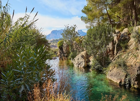 6 Natürliche Schwimmbäder in Alicante für diesen Sommer