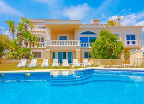 Where to rent a house with a private pool