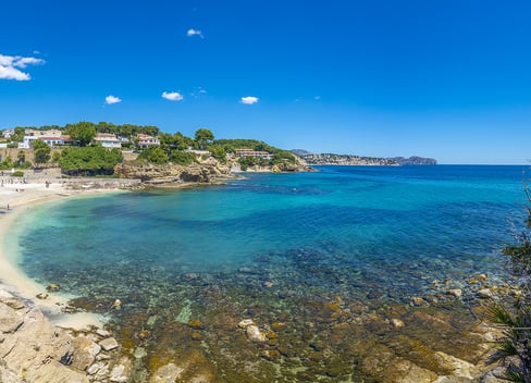Cala Fustera en Benissa: ¿por qué es la favorita?