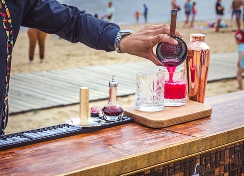 Genießen Sie das schöne Wetter in den Strandbars in Moraira