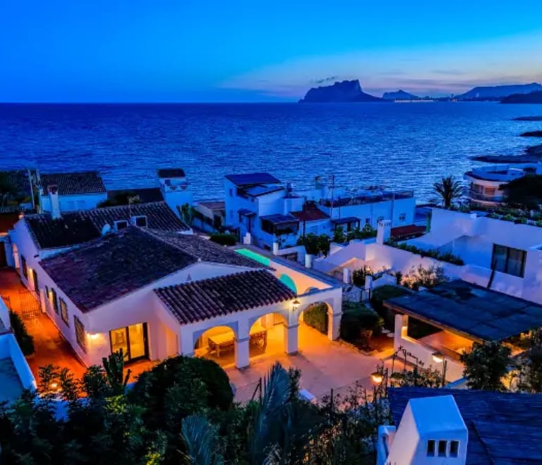 Villa te huur in El Portet de Moraira, SAN VICENTE, 50 meter van het water en privé zwembad. en Moraira