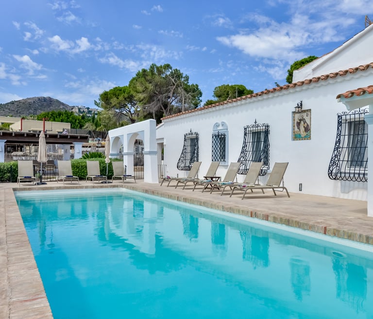 Villa à louer à El Portet de Moraira, SAN VICENTE, 50 mts de l'eau et piscine privée. à Moraira - Piscine
