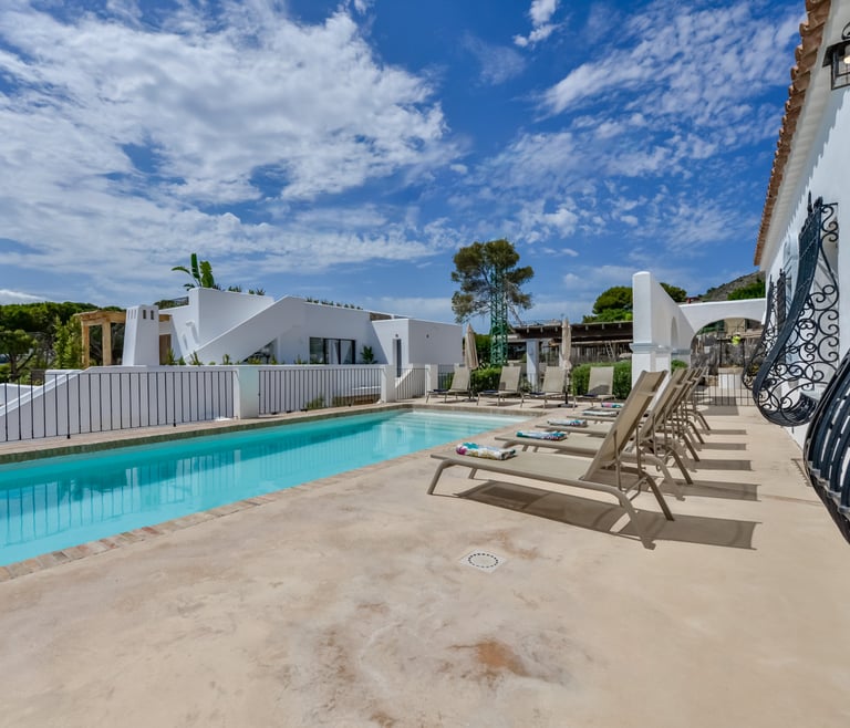 Villa à louer à El Portet de Moraira, SAN VICENTE, 50 mts de l'eau et piscine privée. à Moraira - Piscine