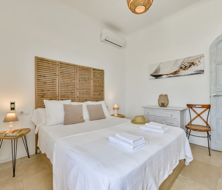 Villa à louer à El Portet de Moraira, SAN VICENTE, 50 mts de l'eau et piscine privée. à Moraira - Chambres