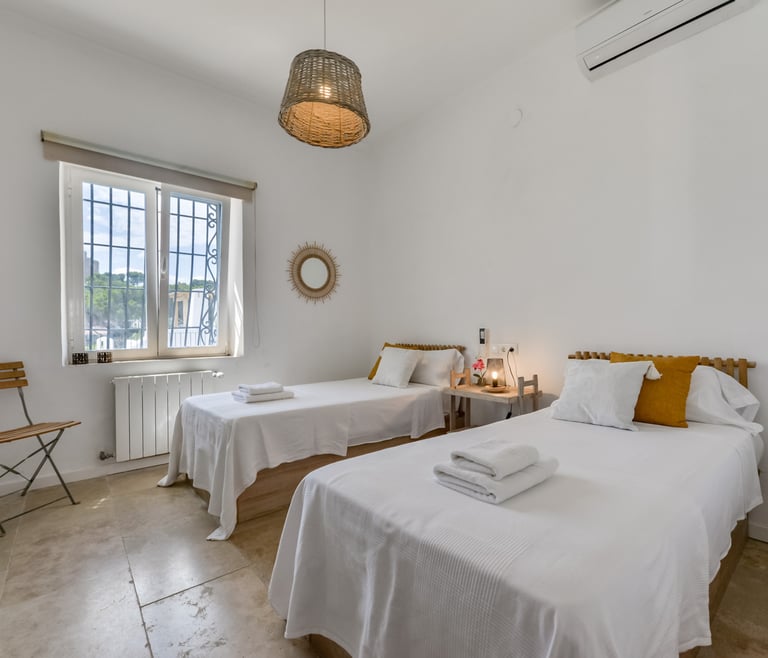 Villa à louer à El Portet de Moraira, SAN VICENTE, 50 mts de l'eau et piscine privée. à Moraira - Chambres