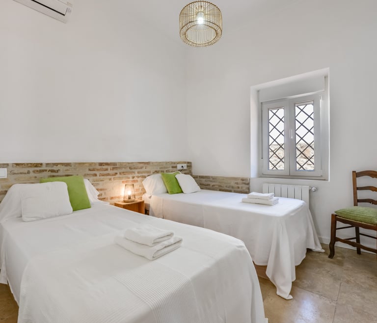 Villa à louer à El Portet de Moraira, SAN VICENTE, 50 mts de l'eau et piscine privée. à Moraira - Chambres