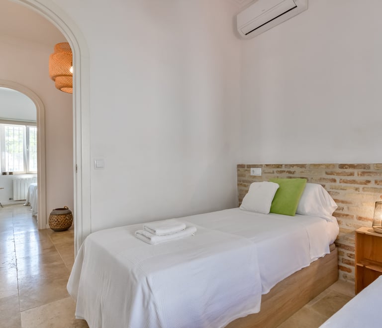 Villa à louer à El Portet de Moraira, SAN VICENTE, 50 mts de l'eau et piscine privée. à Moraira - Chambres