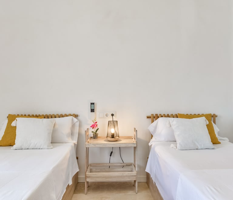 Villa à louer à El Portet de Moraira, SAN VICENTE, 50 mts de l'eau et piscine privée. à Moraira - Chambres