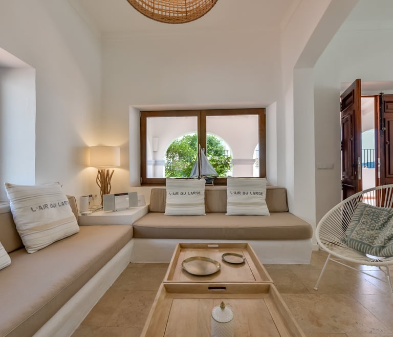 Villa à louer à El Portet de Moraira, SAN VICENTE, 50 mts de l'eau et piscine privée. à Moraira - Salon