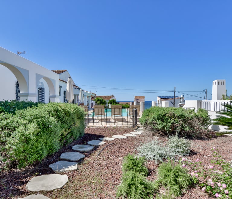 Villa à louer à El Portet de Moraira, SAN VICENTE, 50 mts de l'eau et piscine privée. à Moraira - Jardin