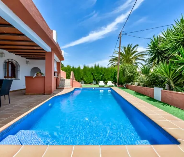 MOUNA,bonita villa en Calpe para 6 pax, piscina privada y wifi gratis en Calpe