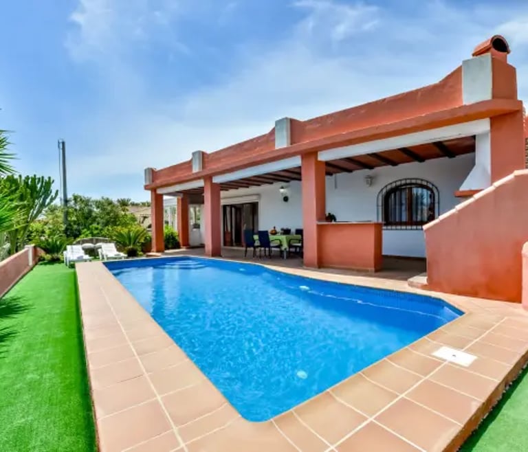 MOUNA, leuke villa in Calpe voor 6 personen, privé zwembad en gratis wifi en Calpe