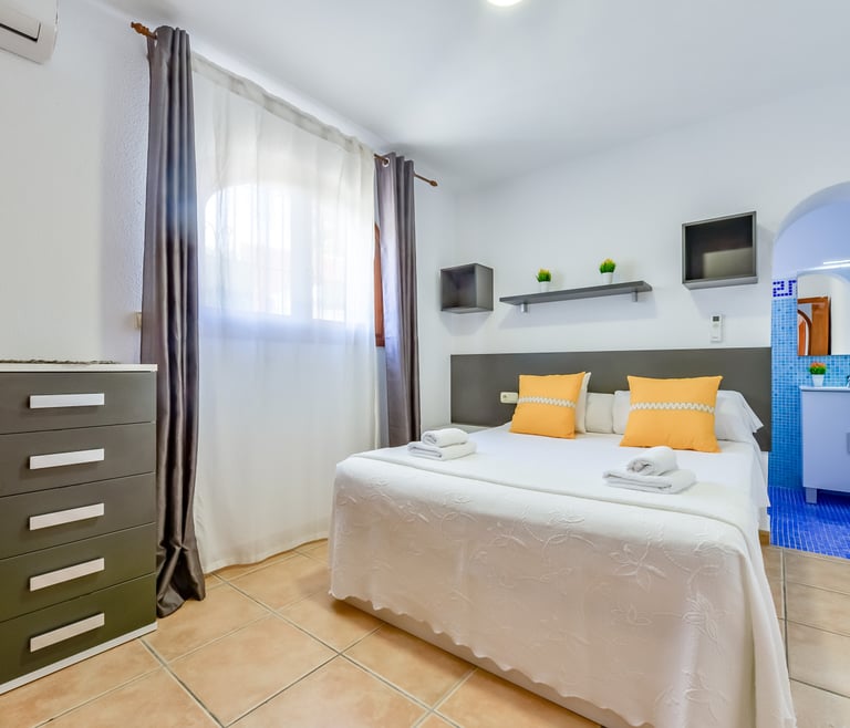 MOUNA,bonita villa en Calpe para 6 pax, piscina privada y wifi gratis en Calpe - Habitaciones