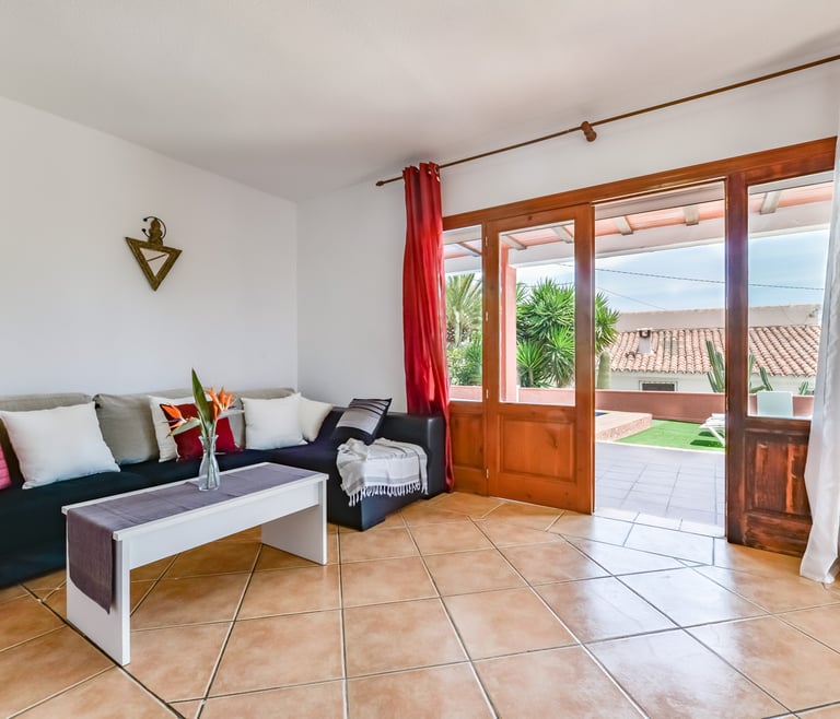 MOUNA,bonita villa en Calpe para 6 pax, piscina privada y wifi gratis en Calpe - Comedor