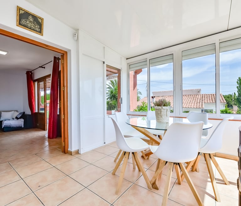 MOUNA,bonita villa en Calpe para 6 pax, piscina privada y wifi gratis en Calpe - Comedor