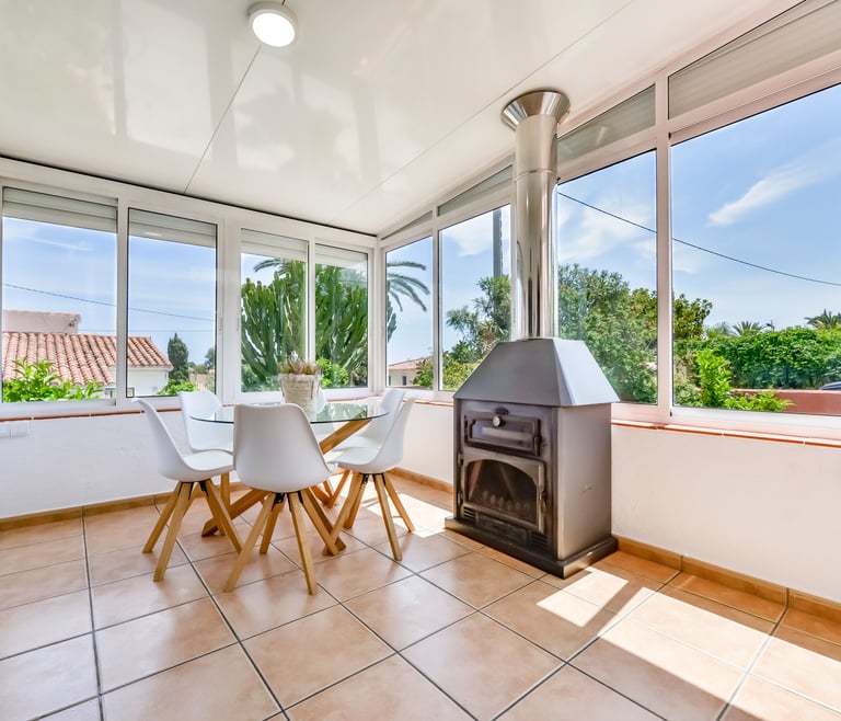 MOUNA,bonita villa en Calpe para 6 pax, piscina privada y wifi gratis en Calpe - Comedor