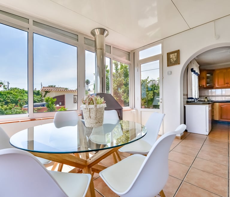 MOUNA,bonita villa en Calpe para 6 pax, piscina privada y wifi gratis en Calpe - Comedor