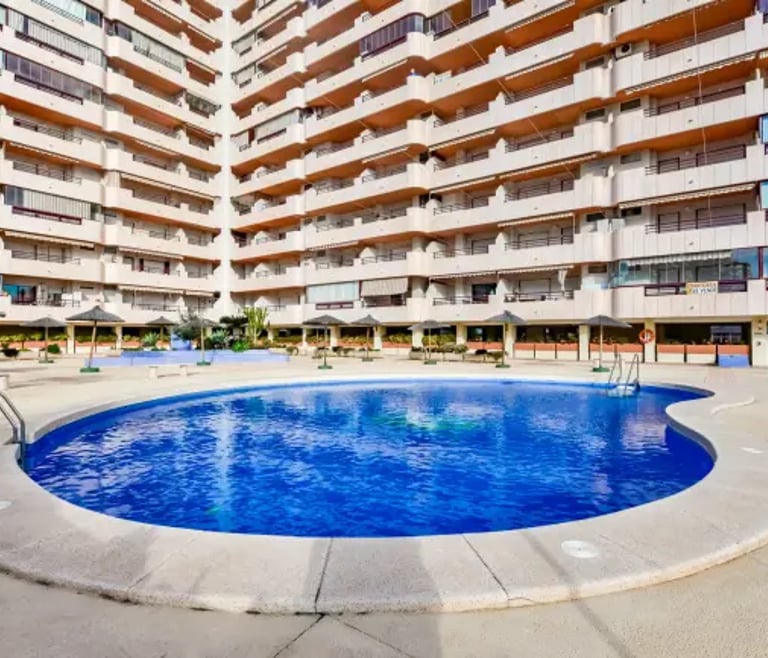 ZAFIRO,apartamentos Zafiro para 6 pax en la playa Levante,Calpe wifi gratis. en Calpe