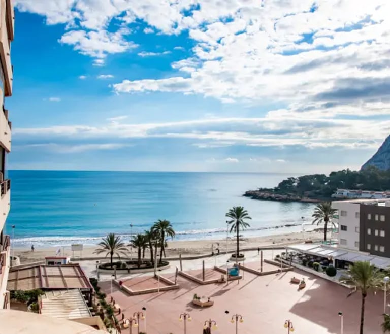 ZAFIRO,apartamentos Zafiro para 6 pax en la playa Levante,Calpe wifi gratis. en Calpe