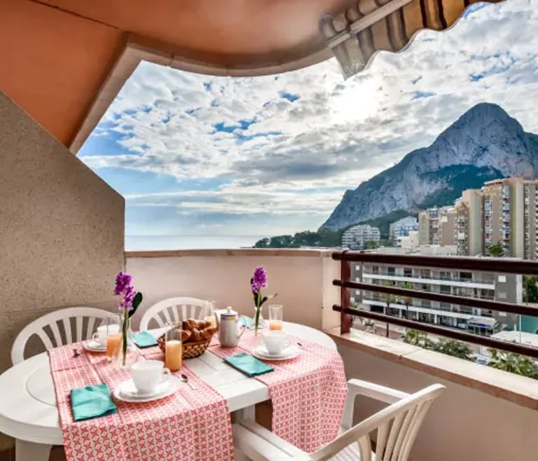 ZAFIRO,apartamentos Zafiro para 6 pax en la playa Levante,Calpe wifi gratis. en Calpe