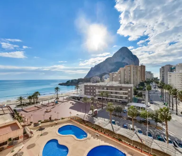 ZAFIRO,apartamentos Zafiro para 6 pax en la playa Levante,Calpe wifi gratis. en Calpe