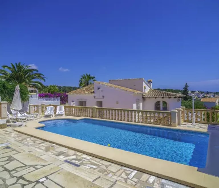 SIMPSON, villa en Benissa para 6 pax con piscina privada. wifi gratuito en Benissa