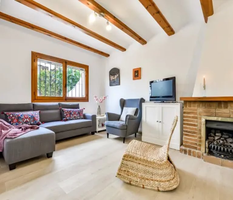 THOMAS, Bungalow voor 6 personen en zwembad,wifi en Benissa