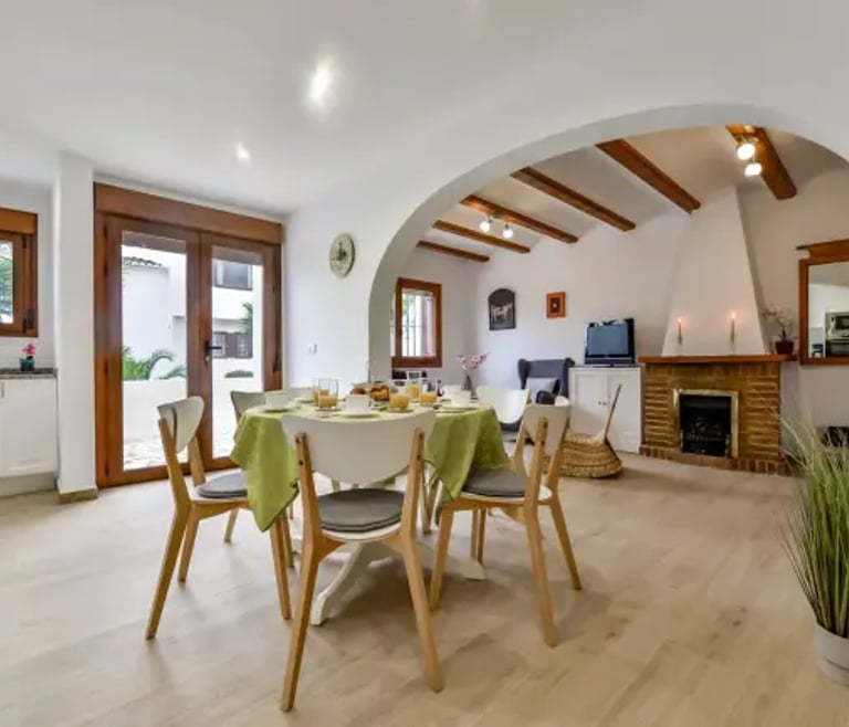 THOMAS, Bungalow voor 6 personen en zwembad,wifi en Benissa