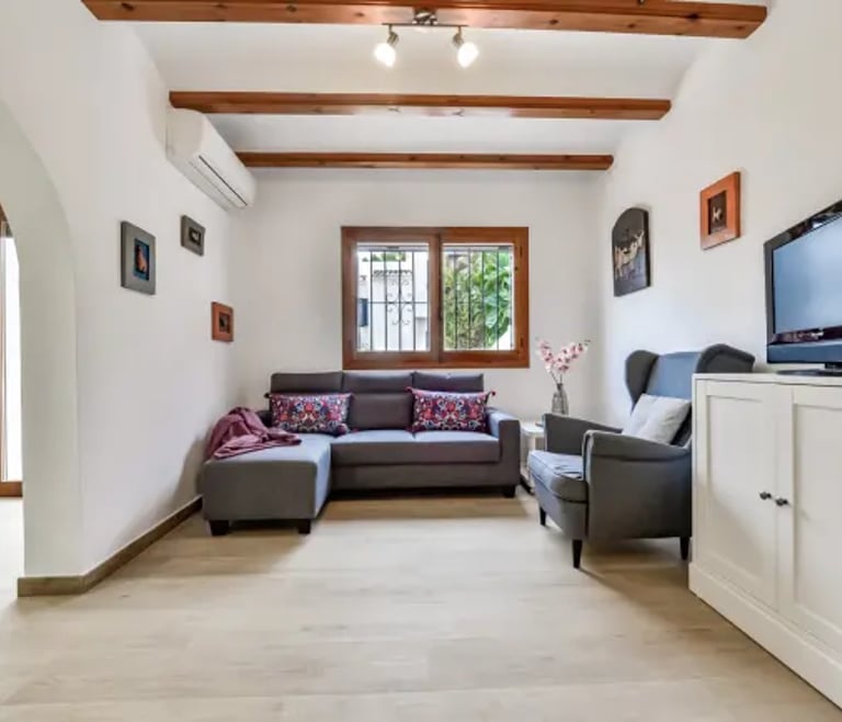 THOMAS, Bungalow voor 6 personen en zwembad,wifi en Benissa