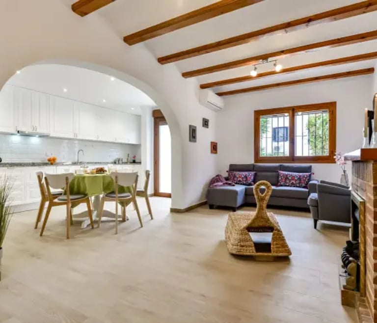 THOMAS, Bungalow voor 6 personen en zwembad,wifi en Benissa