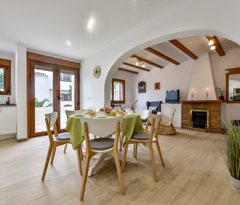 THOMAS, Bungalow para 6 personas con piscina,wifi gratis en Benissa - Comedor