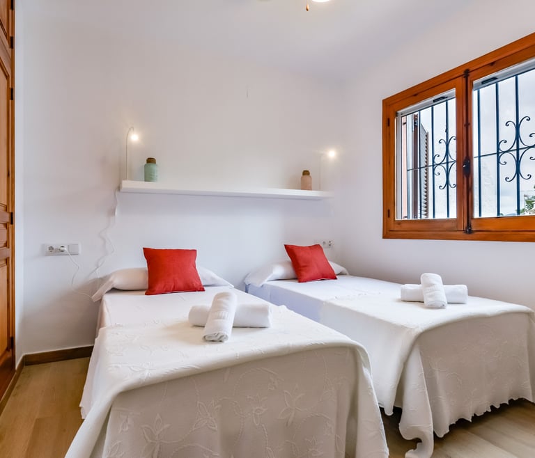 THOMAS, Bungalow para 6 personas con piscina,wifi gratis en Benissa - Habitaciones