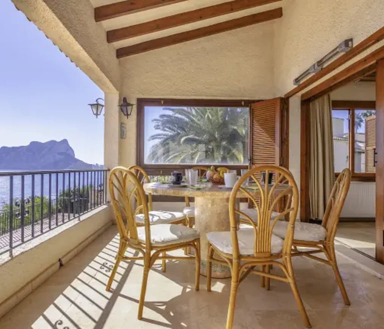 MARINA, Villa met bevoorrecht uitzicht op zee in Benissa, gratis WIFI en Benissa