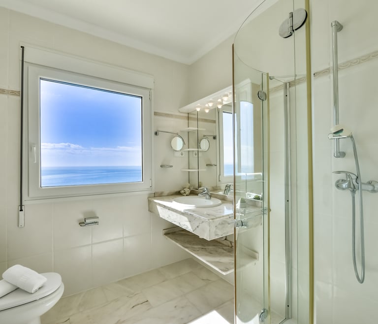 RAPHAEL, Preciosa villa para 6 pax con espectaculares vistas al mar en Benissa.wifi gratis en Benissa - Baño