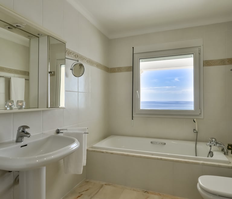 RAPHAEL, Preciosa villa para 6 pax con espectaculares vistas al mar en Benissa.wifi gratis en Benissa - Baño