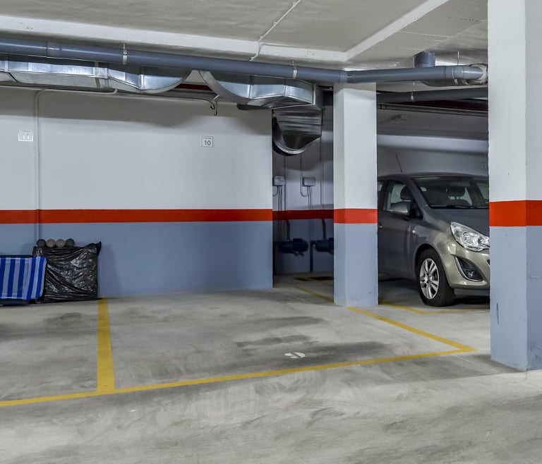 MARJALETA, Bonito apartamento en el centro de Moraira para 4 pax wifi gratuita. en Moraira - Garaje