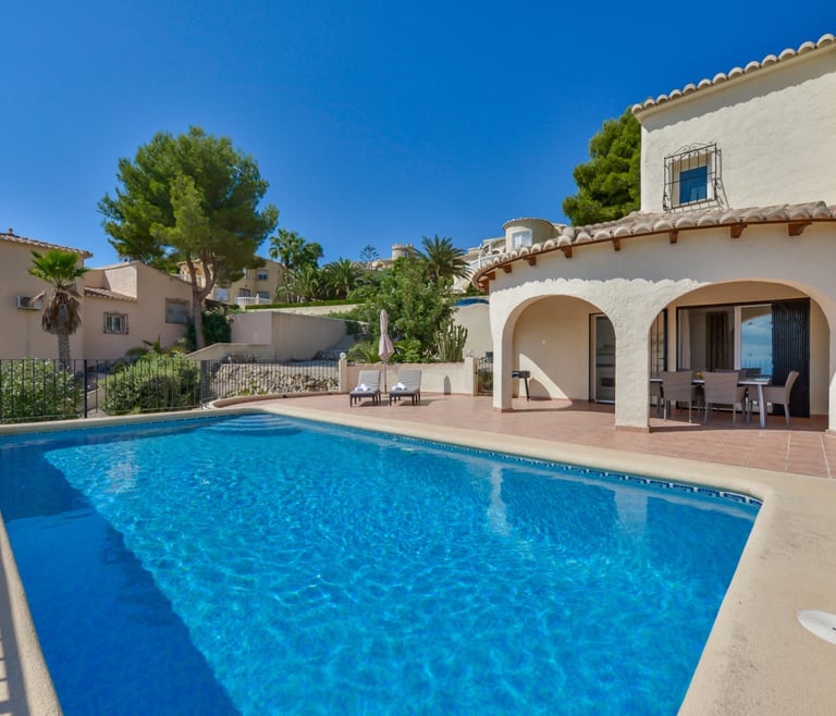 LOXI, preciosa villa en Cumbre del Sol para 6 pax con piscina privada y vistas al mar. en Benitachell - Frontal