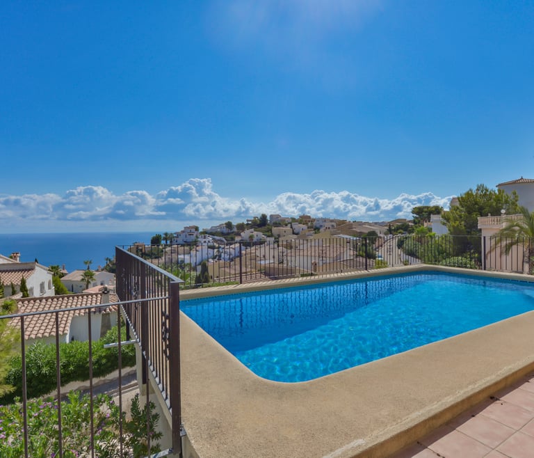 LOXI, preciosa villa en Cumbre del Sol para 6 pax con piscina privada y vistas al mar. en Benitachell - Piscina