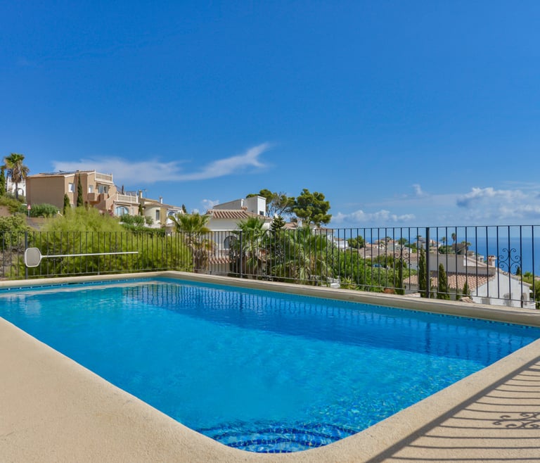 LOXI, preciosa villa en Cumbre del Sol para 6 pax con piscina privada y vistas al mar. en Benitachell - Piscina