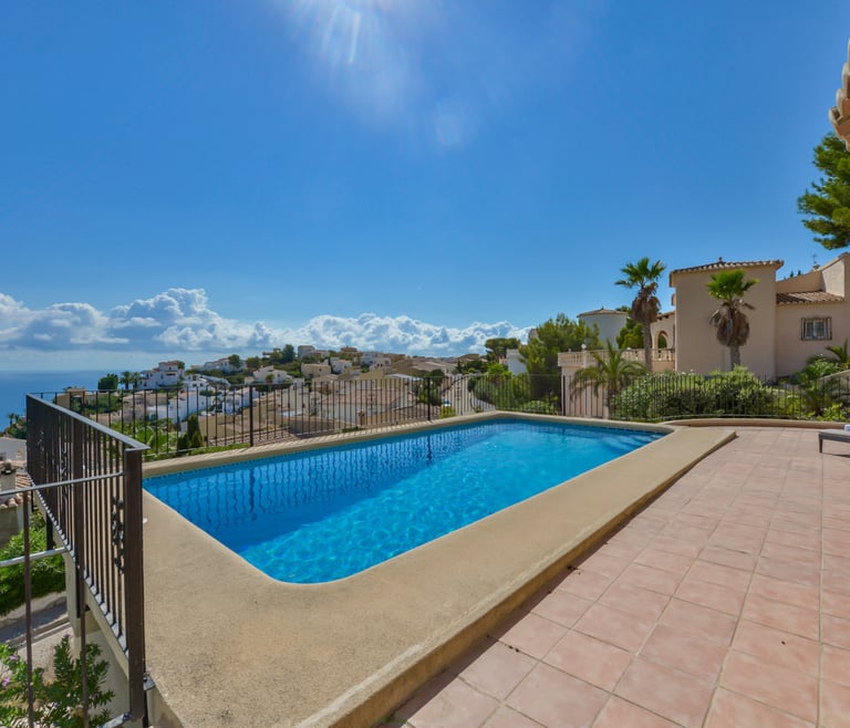 LOXI, preciosa villa en Cumbre del Sol para 6 pax con piscina privada y vistas al mar. en Benitachell - Piscina