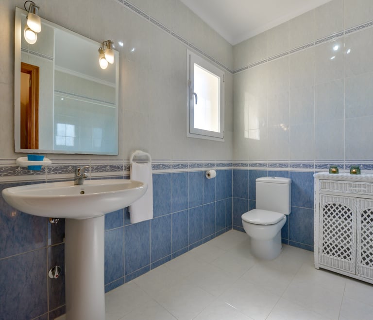 LOXI, preciosa villa en Cumbre del Sol para 6 pax con piscina privada y vistas al mar. en Benitachell - Baño