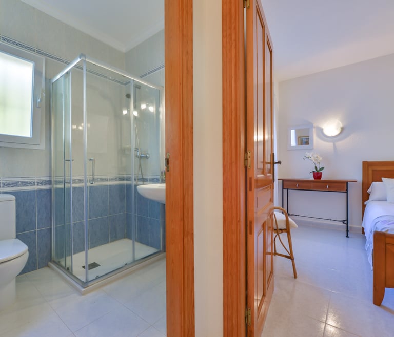 LOXI, preciosa villa en Cumbre del Sol para 6 pax con piscina privada y vistas al mar. en Benitachell - Baño