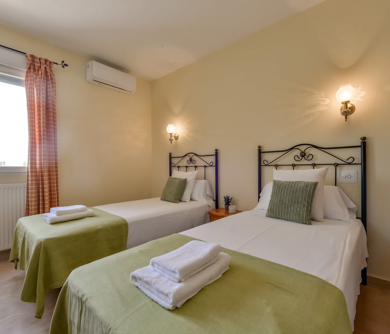 Alquiler de villa en Benissa MIRASOL, para 4 pax con piscina privada,  en Benissa - Habitaciones