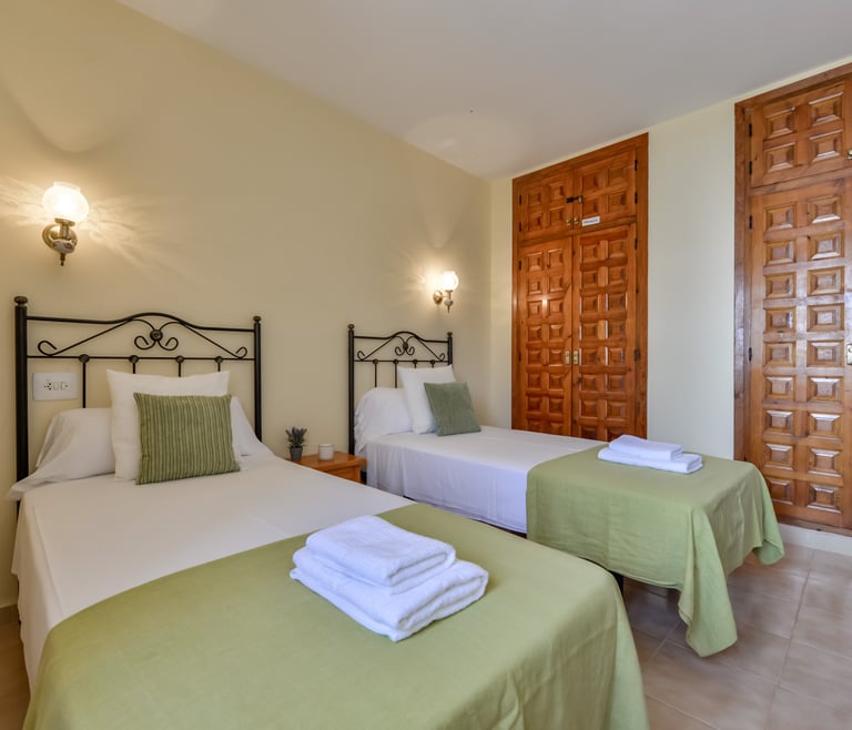 Alquiler de villa en Benissa MIRASOL, para 4 pax con piscina privada,  en Benissa - Habitaciones