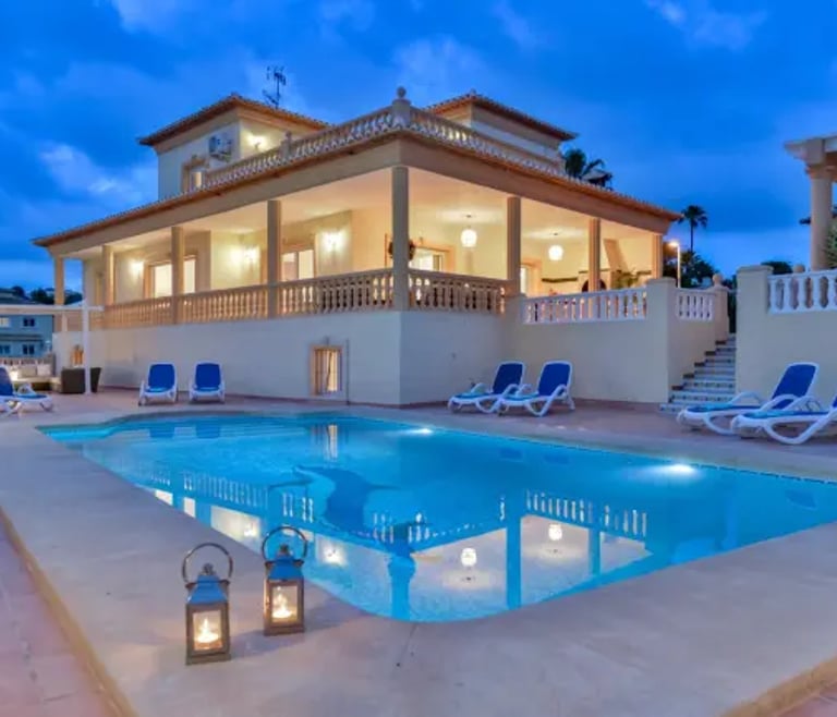 Alquiler de villa en Calpe BELLISSIMA 14 pax y piscina privada en Calpe