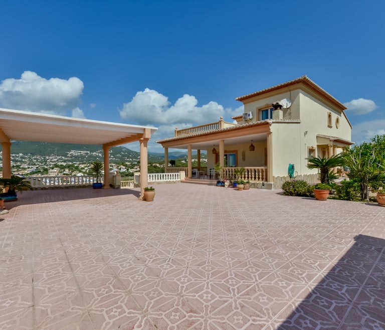 Alquiler de villa en Calpe BELLISSIMA 14 pax y piscina privada en Calpe - Garaje