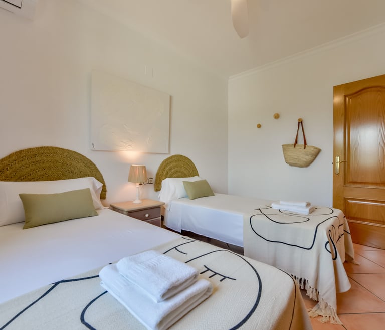 Alquiler de villa en Calpe BELLISSIMA 14 pax y piscina privada en Calpe - Habitaciones