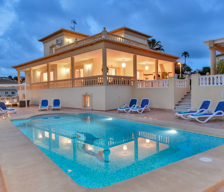Alquiler de villa en Calpe BELLISSIMA 14 pax y piscina privada en Calpe - Frontal