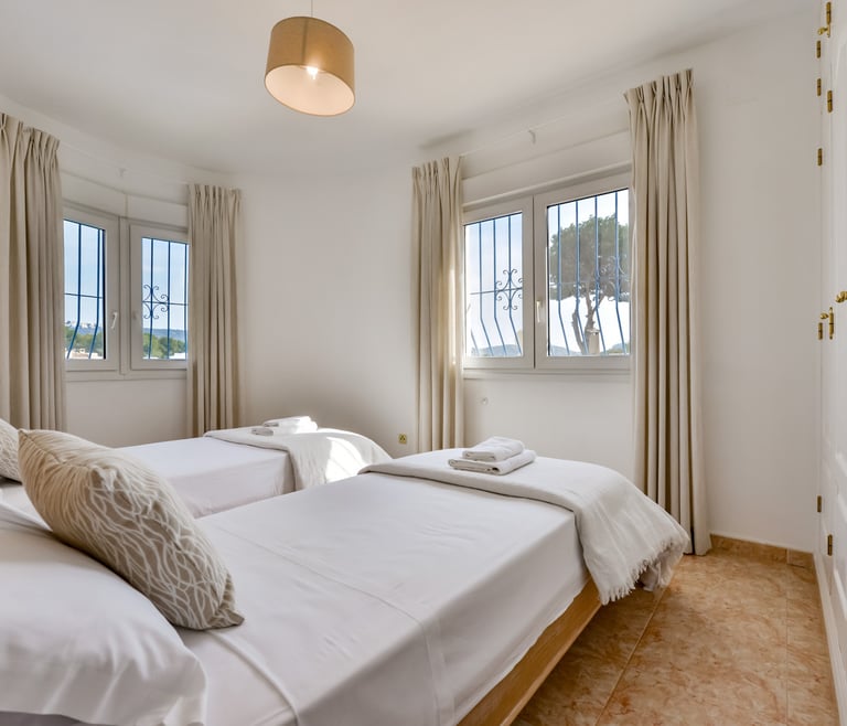 Alquiler de villa en Moraira, CLEO con Piscina Climatizada  en Moraira - Habitaciones