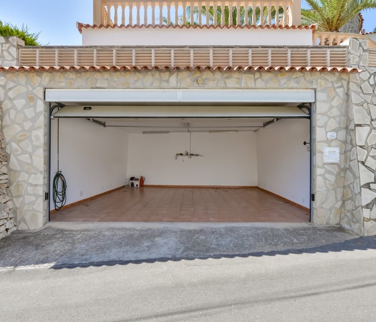 Alquiler de villa en Calpe, ENCANTO en Calpe - Garaje